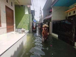 Permukiman di Kalianak Timur Surabaya Diterjang Banjir Rob