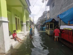 Warga Morokrembangan Surabaya Sudah Pasrah Hadapi Banjir Rob