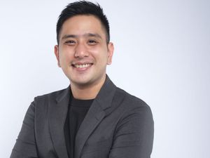 Jokowi dan Sukarno di Antara Dilema Tegak Lurus Jokowi dan Sukarno di Antara Dilema Tegak Lurus