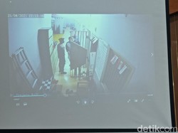 Rekaman CCTV Saat Irjen Napoleon Tampar Kace Gegara Mengaku Ateis