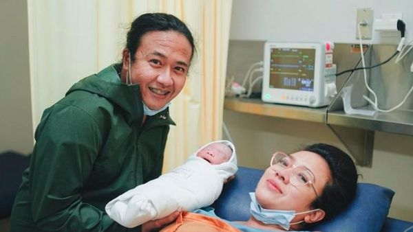 9 Momen Haru Dea Ananda Melahirkan Anak Pertama, Penantian 12 Tahun