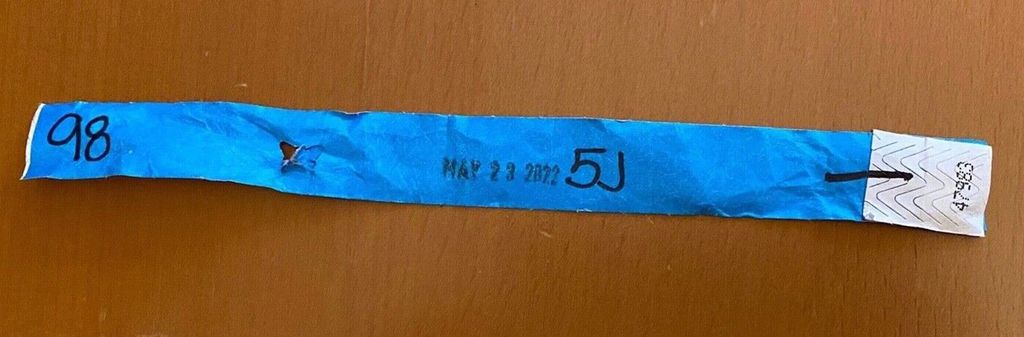 Gelang Akses Persiidangan Johnny Depp dan Amber Heard