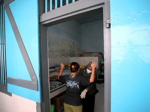 Foto-foto Razia Lapas Blitar, Petugas Geledah Kamar Warga Binaan