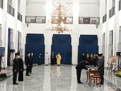 Sederhanakan Birokrasi, RK Lantik 864 PNS ke Jabatan Fungsional