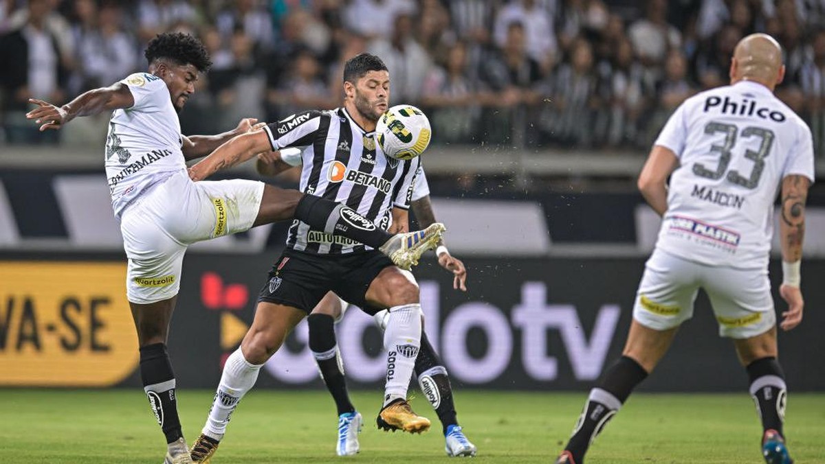 Hulk dalam laga Atletico Mineiro lawan Santos. Foto: Getty Images/Pedro Vilela