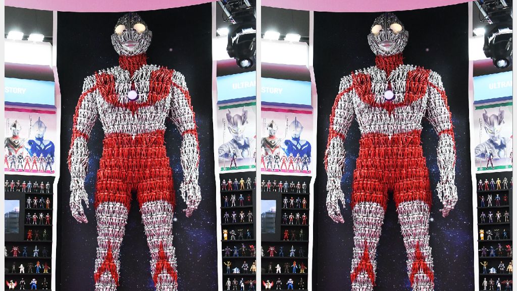 Instalasi Ultraman Ini Dibangun dari Ribuan Mainan Lho Instalasi Ultraman Ini Dibangun dari Ribuan Mainan Lho