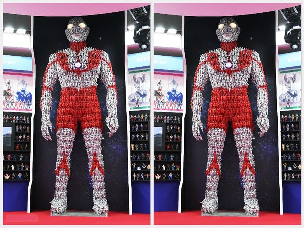 Instalasi Ultraman Ini Dibangun dari Ribuan Mainan Lho