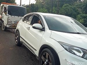 Jalan Berlubang-Amblas di Poros Malino Gowa, Pemotor Rawan Terjatuh