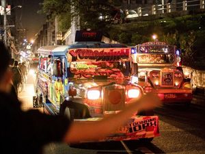 Kenalin Nih Jeepney, Angkot Filipina yang Paling Cetar di Dunia