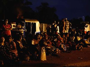 Negaranya Bangkrut, Ratusan Ribu Warga Sri Lanka Angkat Kaki