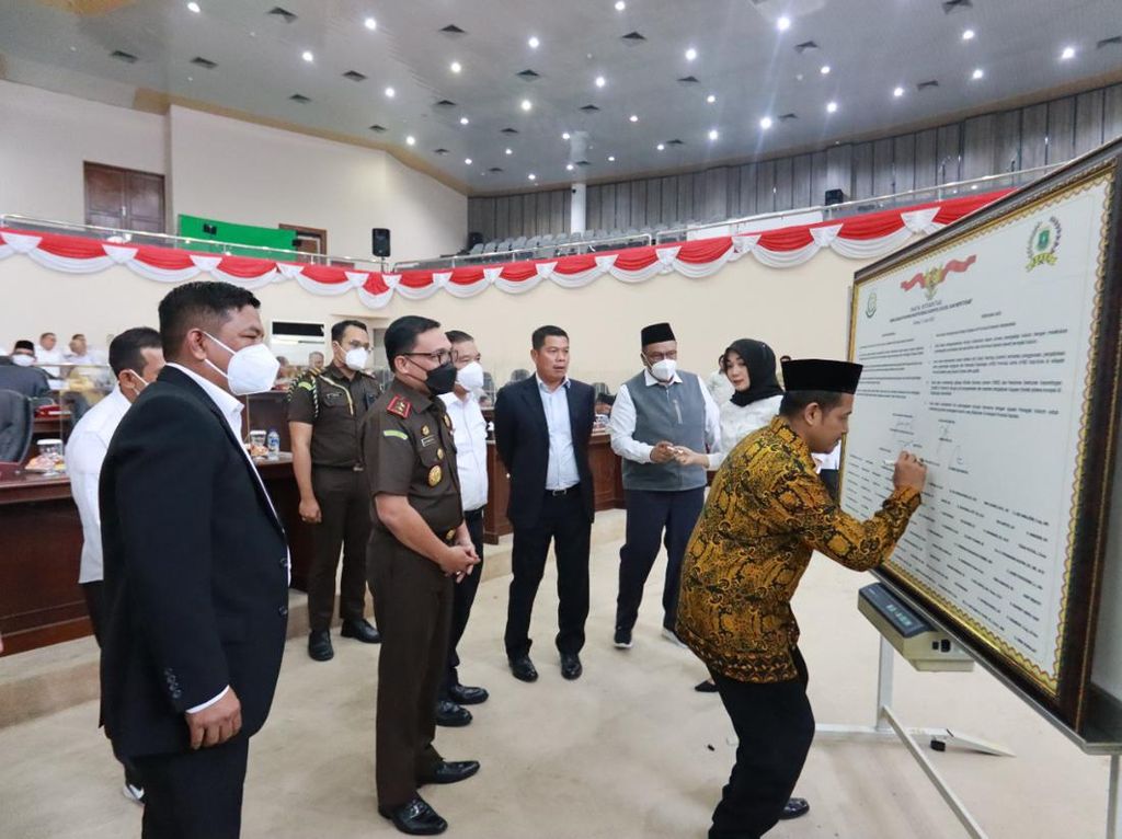 Kajati-Anggota DPRD Banten Teken Pakta Integritas dan Rencana Aksi Bebas KKN
