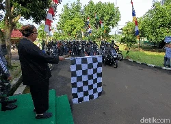 Bersama TNI, Ratusan Bikers Tebar Bansos-Tanam Mangrove di Sukabumi