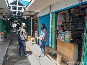 Tempat Relokasi Belum Siap, Pedagang Buku Enggan Pindah