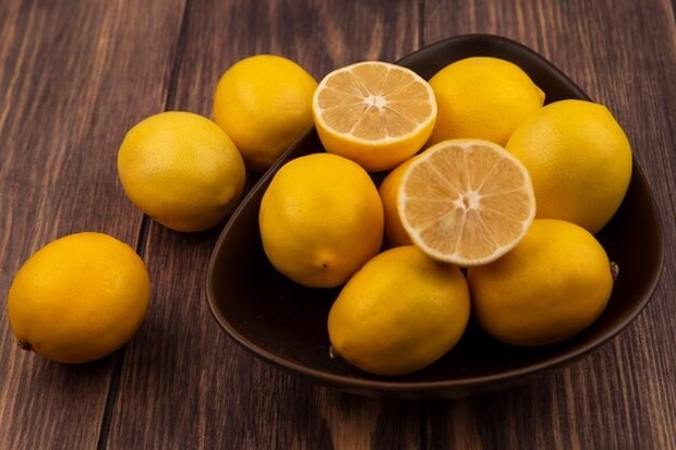 Buah lemon berguna untuk memudarkan stretch mark
