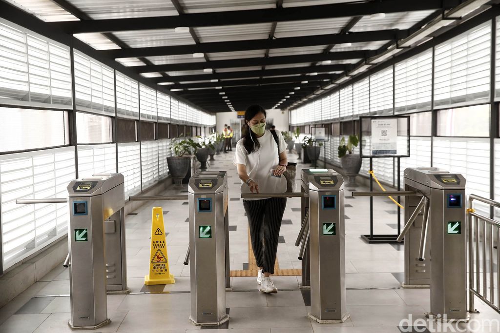 Stasiun KRL Pondok Ranji, Tangerang Selatan, telah resmi ditata ulang. Penataan dilakukan untuk mengurai kemacetan. Yuk, lihat wajah baru Stasiun Pondok Ranji.