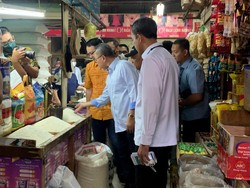 Blusukan ke Pasar, Mendag Zulhas: Saya Shock, Pedagang & Pembeli Ngeluh