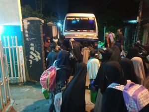 Ponpes Khilafatul Muslimin Bekasi Setop Kegiatan, Puluhan Santri Dipulangkan Ponpes Khilafatul Muslimin Bekasi Setop Kegiatan, Puluhan Santri Dipulangkan
