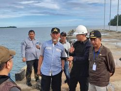 Gubernur Sumbar Minta Pembangunan Jalan Teluk Tapang Digenjot