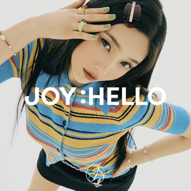 Potret JOY dalam foto sampul album Hello
