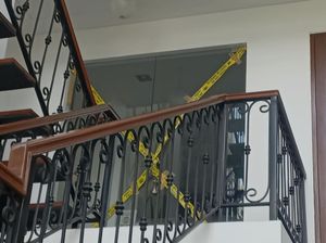 Potret Kantor DNA Pro Cabang Denpasar yang Disegel Polisi Potret Kantor DNA Pro Cabang Denpasar yang Disegel Polisi