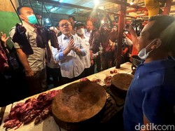 Blusukan Pertama Mendag Zulhas ke Pasar: Saya Syok!