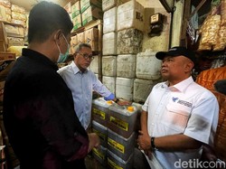 Zulhas Jamin Minyak Goreng Curah Tetap Ada di Pasar, Berapa Harganya?