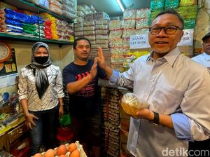 Sambil Tahan Tangis, Pedagang Ini Cerita Dijanjikan Umrah oleh Mendag Sambil Tahan Tangis, Pedagang Ini Cerita Dijanjikan Umrah oleh Mendag