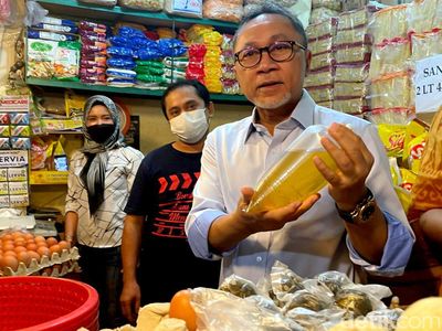 Potret Mendag Zulhas Cek Harga Beras-Migor di Pasar Cibubur