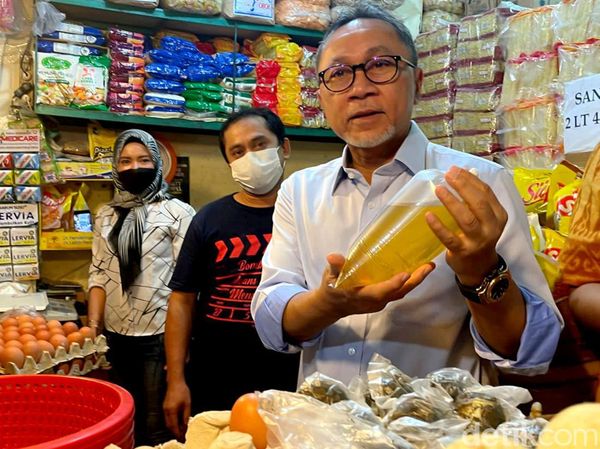 Potret Mendag Zulhas Cek Harga Beras-Migor di Pasar Cibubur