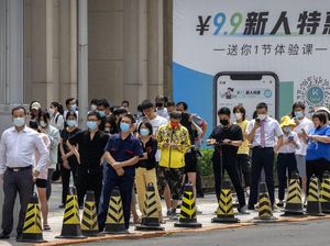 Potret Warga Beijing Tes Covid Massal Usai Muncul Klaster Terbaru