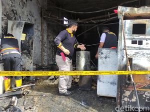 5 Fakta Tragis Kebakaran SPBU Mini di Sidoarjo Tewaskan Ibu dan Anak 5 Fakta Tragis Kebakaran SPBU Mini di Sidoarjo Tewaskan Ibu dan Anak