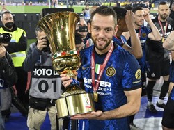 Inter Bisa Saja Lepas Stefan de Vrij ke MU atau Aston Villa