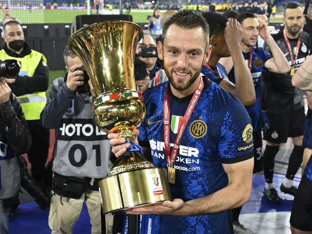 Inter Bisa Saja Lepas Stefan de Vrij ke MU atau Aston Villa Inter Bisa Saja Lepas Stefan de Vrij ke MU atau Aston Villa