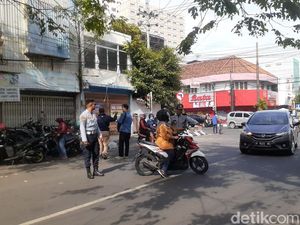 Jalan KH Wahid Hasyim Semarang Sudah Satu Arah, Petugas Gabungan Berjaga