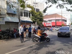 Jalan KH Wahid Hasyim Semarang Sudah Satu Arah, Petugas Gabungan Berjaga