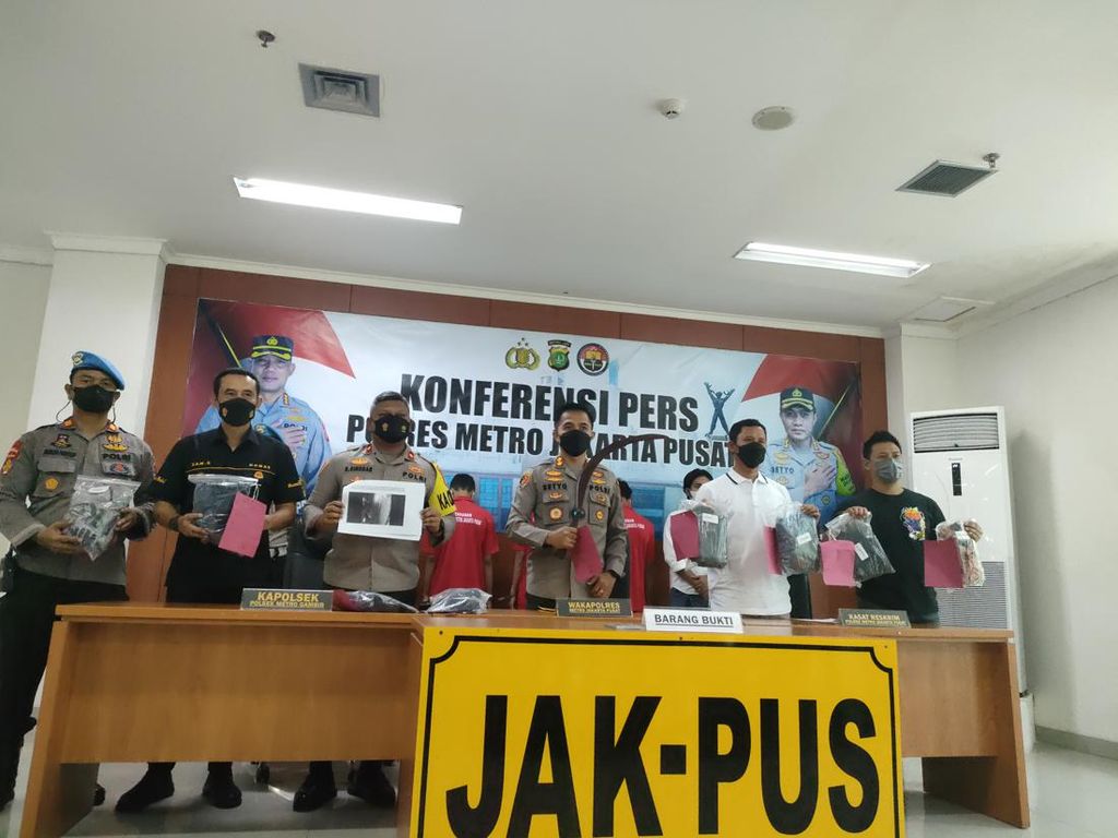 Kronologi 3 Anggota Geng Motor Bacok Warga di Jakpus Kronologi 3 Anggota Geng Motor Bacok Warga di Jakpus