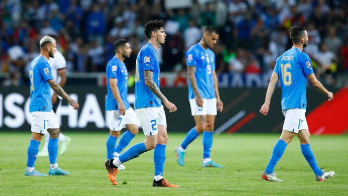 MOENCHENGLADBACH, GERMANY - JUNE 14: Alessandro Bastoni of Italy and Andrea Belotti of Italy looks dejected after the UEFA Nations League League A Group 3 match between Germany and England at Borussia Park Stadium on June 14, 2022 in Moenchengladbach, Germany. (Photo by Matteo Ciambelli/DeFodi Images via Getty Images)