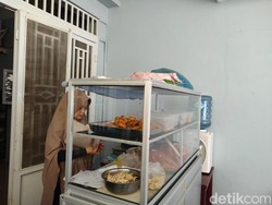 Modal Rp 5 Ribu Bisa Kenyang Makan di Warung Bang Rey, Ini Menunya!