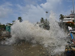 BPBD Jatim Imbau Pemudik yang Berwisata di Pantai Selatan Tak Berenang!