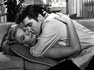 Sisi Gelap Elvis Presley: Naksir Gadis Remaja dan Bergaya Bak Godzilla Sisi Gelap Elvis Presley: Naksir Gadis Remaja dan Bergaya Bak Godzilla