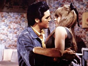 Sisi Gelap Elvis Presley: Naksir Gadis Remaja, Bergaya Godzilla Sisi Gelap Elvis Presley: Naksir Gadis Remaja, Bergaya Godzilla