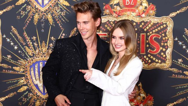 GOLD COAST, AUSTRALIA - JUNE 04: Austin Butler and Olivia DeJonge attend the Australian premiere of ELVIS at Event Cinemas Pacific Fair on June 04, 2022 in Gold Coast, Australia. (Photo by Chris Hyde/Getty Images)