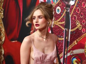 Penampilan Sempurna Olivia DeJonge, Pemeran Priscilla Presley di Film Elvis Penampilan Sempurna Olivia DeJonge, Pemeran Priscilla Presley di Film Elvis