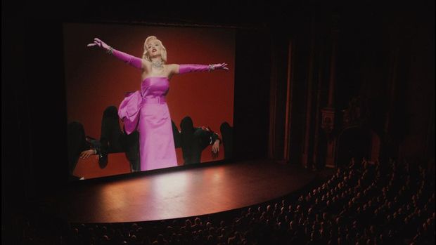 Ana de Armas dalam Blonde (2022) Blonde. Ana de Armas as Marilyn Monroe. Cr. Netflix © 2022