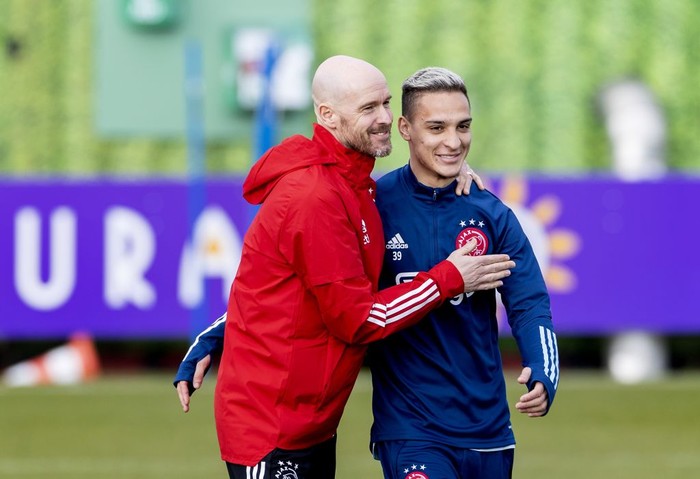 AMSTERDAM - (lr) Coach Erik ten Hag and Antony during a training session prior to the UEFA Europa League match between Ajax Amsterdam and Lille OSC at sports park de Toekomst on February 24, 2021 in Amsterdam, The Netherlands. ANP KOEN VAN WEEL (Photo by ANP Sport via Getty Images)