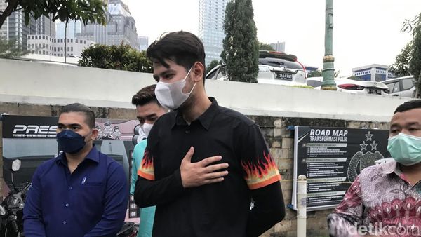 Kevin Hillers Sambangi Polda Metro Jaya Gegara Akun IG Di-Hack
