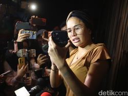 Nikita Mirzani Sentil Polisi Selalu Libatkan Anak-anaknya