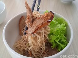 Bakmi Kun: Mantul! Bakmi Topping Bebek Peking Hidden Gem di Kemang!