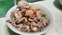 Viral! Bakso Tulang yang Gurih Nyempil di Dekat Halte Permata Hijau