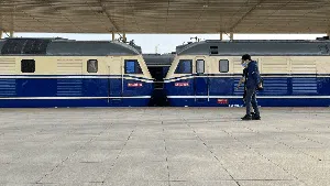Cakep Nih! Ada Kereta Lintasi Gurun di China, Pertama di Dunia